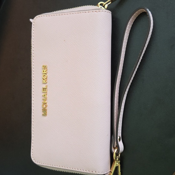 Michael Kors Handbags - Michael Kors Light Pink Wallet